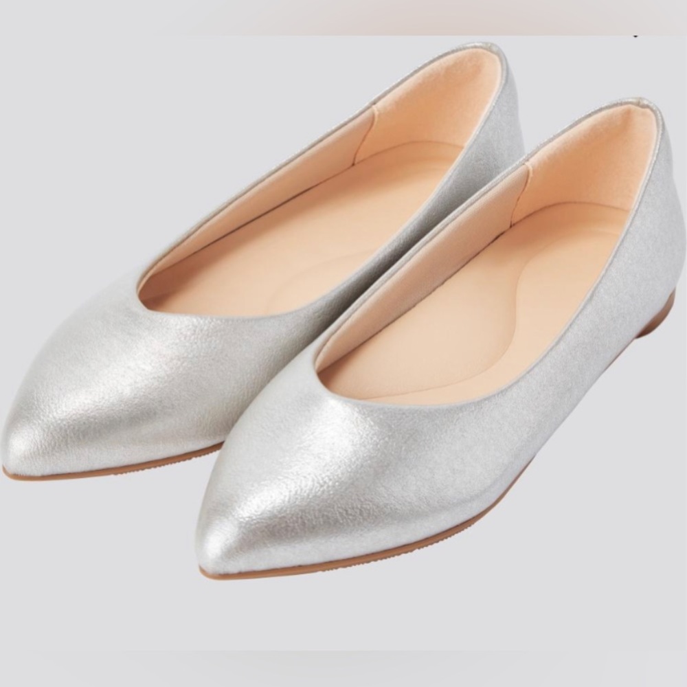 Brand new silver pointed flats.